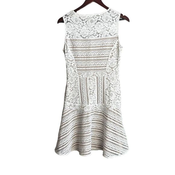 BCBGMAXAZRIA JALINA SLEEVELESS LACE DRESS White Nude Size Medium Cocktail Party - Picture 5 of 6